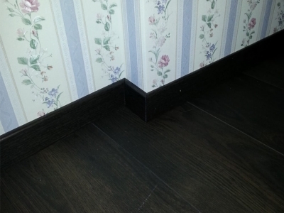 Плинтус установлен