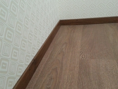 Пример установленного плинтуса