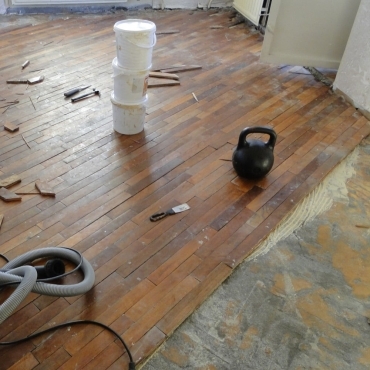 Приступаем к укладке нового паркетного покрытия