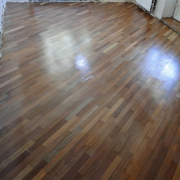 Паркет покрыт лаком