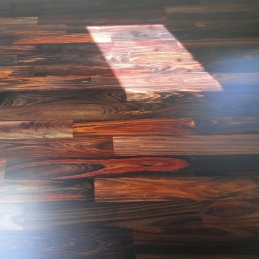 Паркетная доска темного цвета