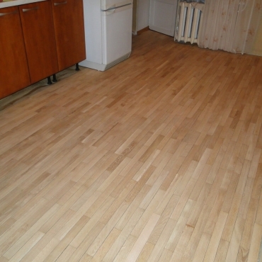 Шлифовка паркета на кухне