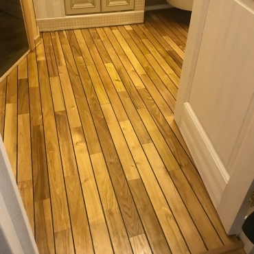 Шлифовка паркета в ванной комнате