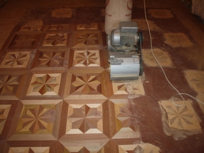 Первичная шлифовка паркетного пола