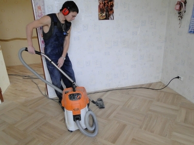 Уборка паркета перед лакировкой