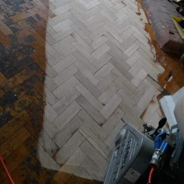 Циклёвка паркета в разгаре