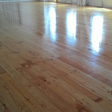 Шпунтованная доска под лаком