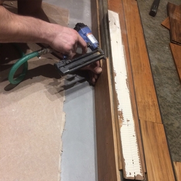 Укладка тика в ванную комнату