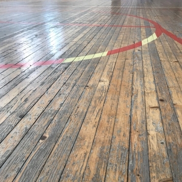 Вид старого шпунтованной доски до циклевки